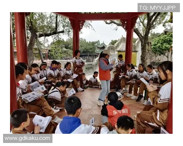 吴丽独家揭秘足球技巧与心得分享助你提升球技与战术理解